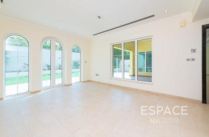 Villa - 3 - 4 for sale in District 8 - Jumeirah Park - Dubai Villa - 3 - 4 for sale in District 8 - Jumeirah Park - Dubai