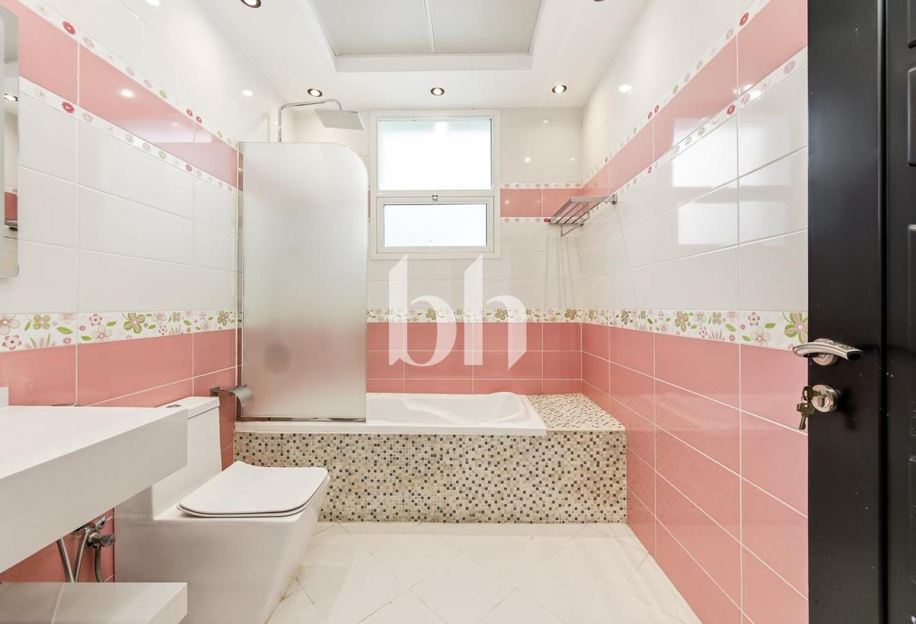 Freshly Upgraded | 5BR | Driver and Maids Room photo 13