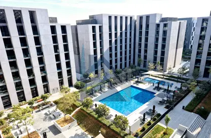 شقة - غرفة نوم - 2 حمامات للبيع في الطراز - حي نسيج - الجادة - الشارقة