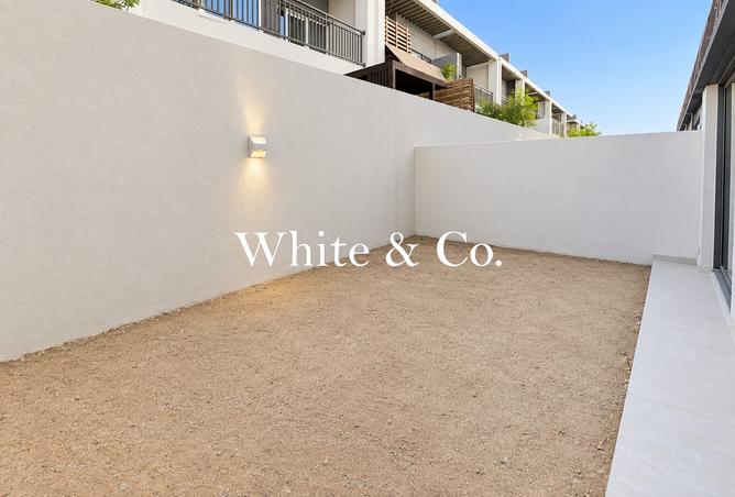 Ready to Move | 4 Bed Middle Unit |Vacant photo 2