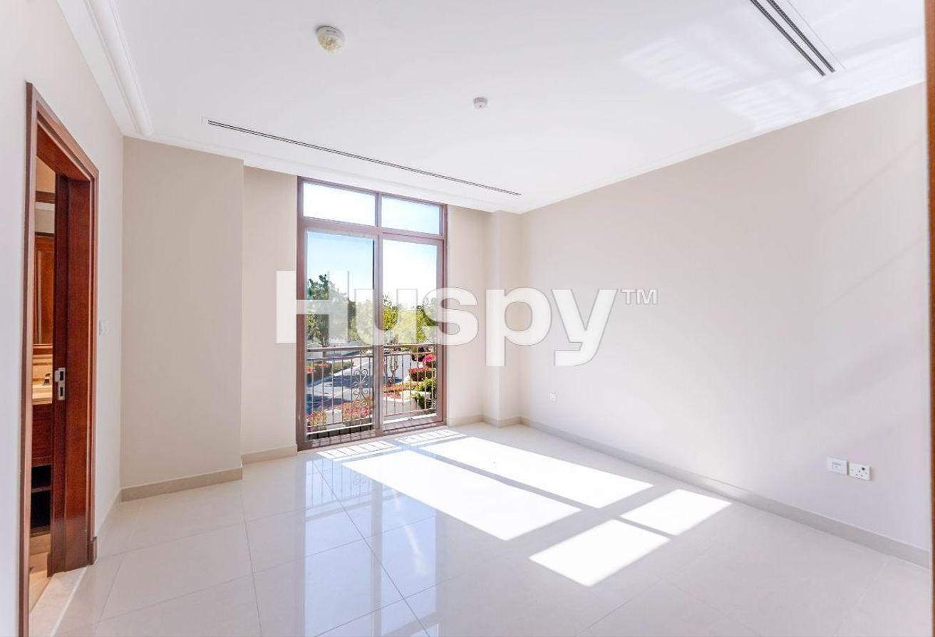 Vacant Soon | Close to Pool | Open Plan photo 9