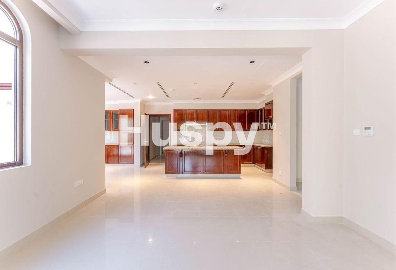 Vacant Soon | Close to Pool | Open Plan photo 2