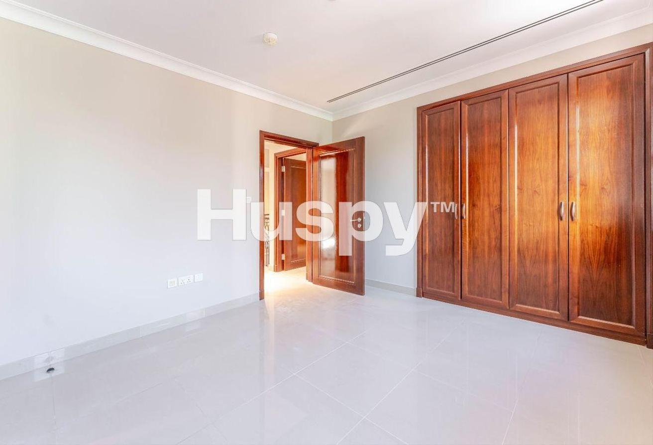 Vacant Soon | Close to Pool | Open Plan photo 11