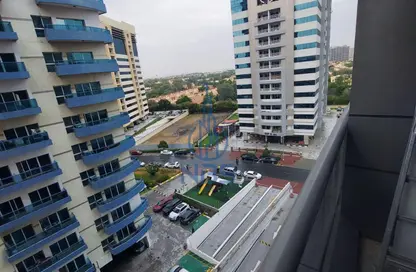 شقة - غرفة نوم - 2 حمامات للايجار في برج حمزة - مدينة دبي الرياضية - دبي