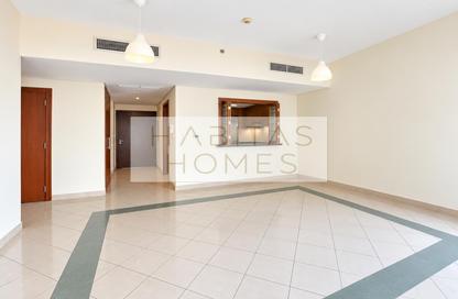 Apartment - 1 - 1 for rent in Golf Tower 3 - Golf Towers - The Views - Dubai Apartment - 1 - 1 for rent in Golf Tower 3 - Golf Towers - The Views - Dubai