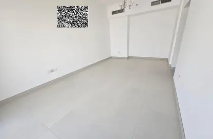 شقة - 2 غرف نوم - 3 حمامات للبيع في قرية الأميرة - عجمان