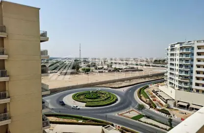 Apartment - 2 Bedrooms - 3 Bathrooms for rent in Queue Point - Liwan - Dubai Land - Dubai