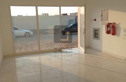 Retail - Studio for rent in Al Sajaa - Sharjah