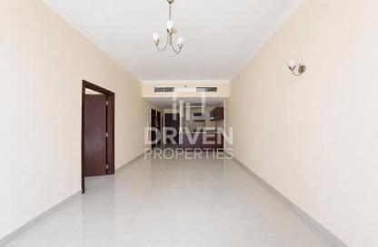 Apartment - 1 Bedroom - 2 Bathrooms for rent in Oasis Tower 1 - Dubai Sports City - Dubai