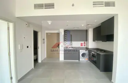 شقة - غرفة نوم - 2 حمامات للايجار في الطراز - حي نسيج - الجادة - الشارقة