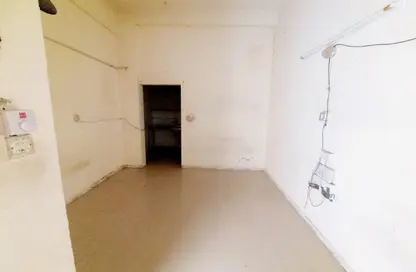 Apartment - 1 Bathroom for rent in Al Nabaa Building - Al Naba'ah - Al Sharq - Sharjah