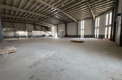 Warehouse - Studio - 2 Bathrooms for rent in Umm Al Thuoob - Umm Al Quwain