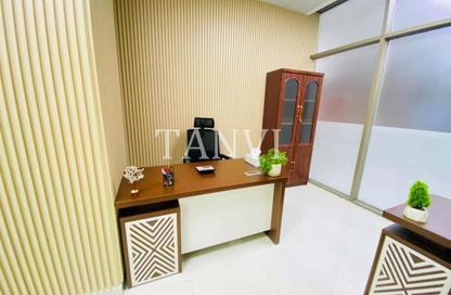 Office Space - Studio - 1 Bathroom for rent in Red Avenue - Al Garhoud - Dubai