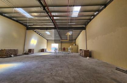 Warehouse - Studio - 1 for rent in Al Sajaa - Sharjah