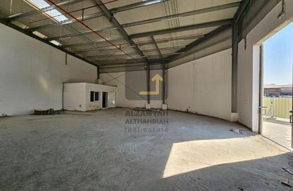 Warehouse - Studio - 1 for rent in Al Sajaa - Sharjah
