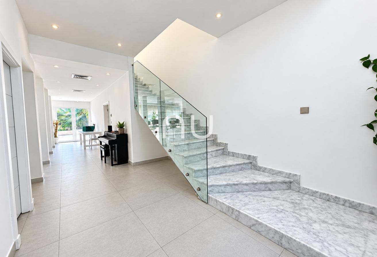 AVAILABLE SOON | FULLY UPGRADED | PRIME LOCATION photo 14
