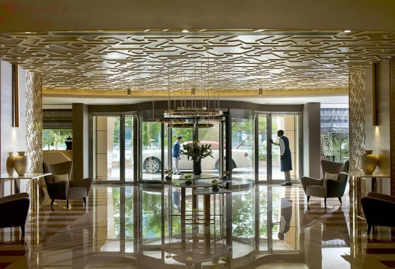 Two Seasons Hotel & Apartments